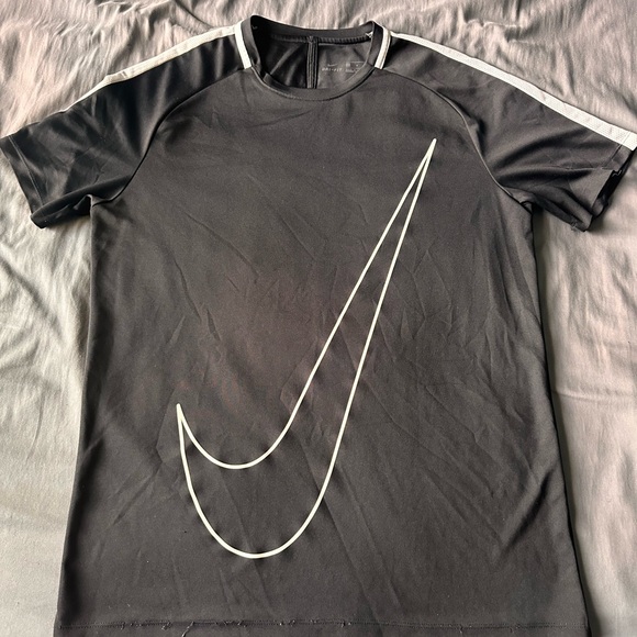 Large Nike shirt bundle - Picture 2 of 11